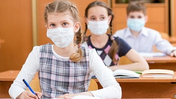 Степанов назвал число заболевших COVID школьников и учителей