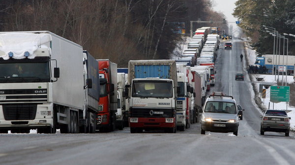 На кордонах України в чергах усе ще стоять тисячі вантажівок - ДПСУ