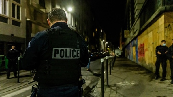 В Париже 110 человек оштрафовали за посещение ресторана