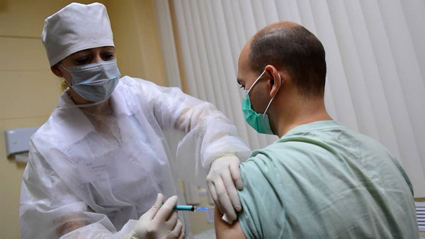 COVID в Украине: меньше больных, больше привитых
