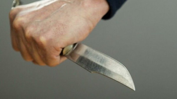 Кандидата в депутаты ударили ножом в Киевской области