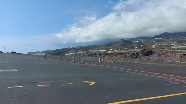 На канарском острове Ла Пальма возобновил работу аэропорт
