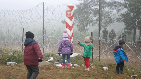 Боррель призвал мигрантов вернуться в свои страны из Беларуси