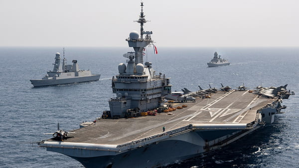 Франция начала крупнейшие в истории учения ВМС