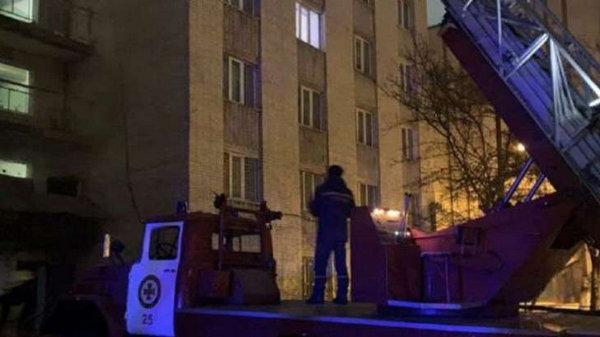 В Луцке эвакуировали 76 человек при пожаре в общежитии