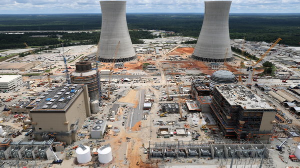 Макрон анонсировал строительство 14 атомных реакторов