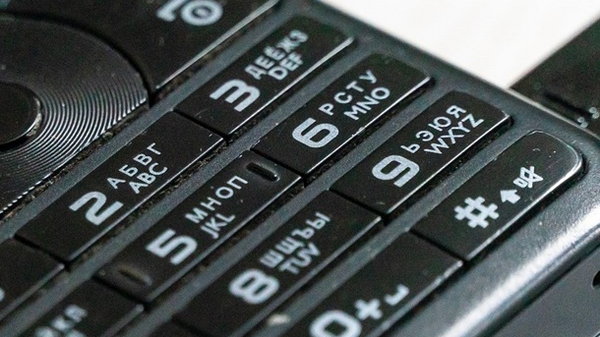 У РФ зросли постачання кнопкових телефонів - ЗМІ