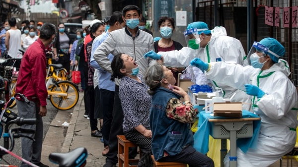 Китай послаблює коронавірусні обмеження для подорожніх