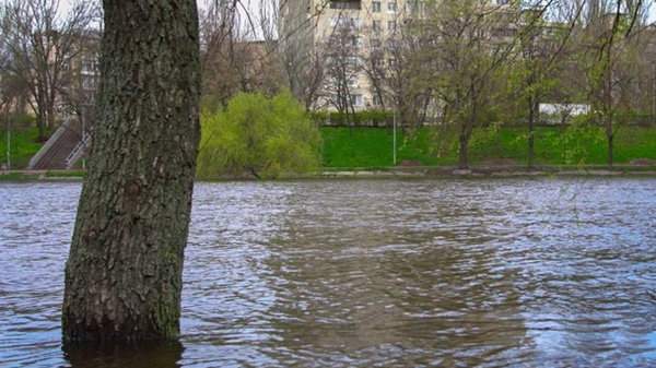 У Києві відновилося зростання рівня води