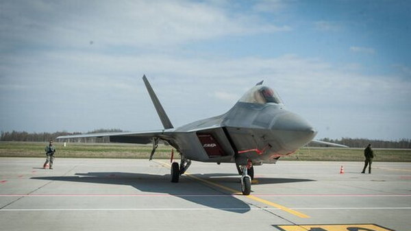 США перекинули до Естонії найсучасніші винищувачі F-22