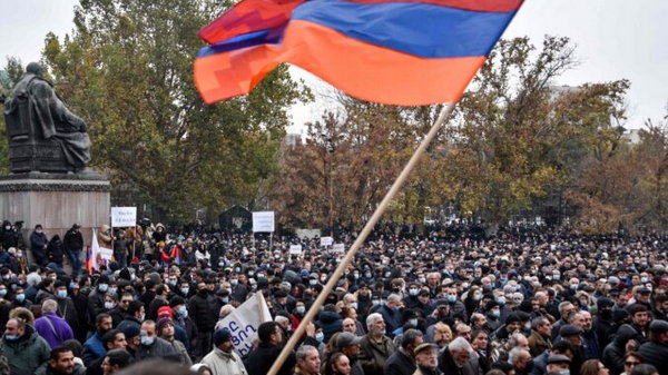 В Армении оппозиция заблокировала парламент
