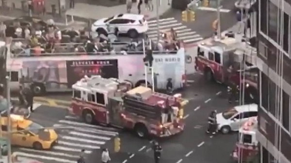 У Нью-Йорку постраждали понад 80 людей через зіткнення двох автобусів