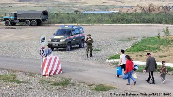 Карабах покидають тисячі біженців