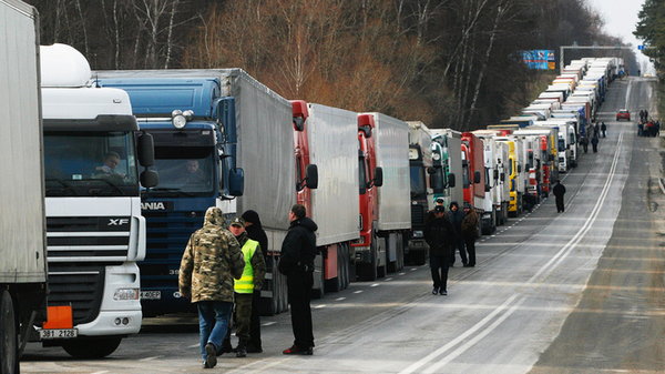 На кордоні зросли черги вантажівок на словацькому напрямку
