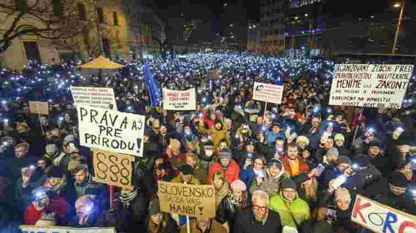 У Словаччині пройшли масштабні мітинги проти уряду Фіцо
