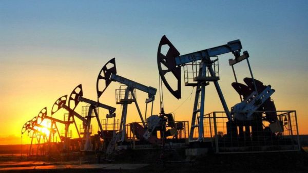 Чистая прибыль крупнейшей нефтекомпании в мире сократилась почти вдвое