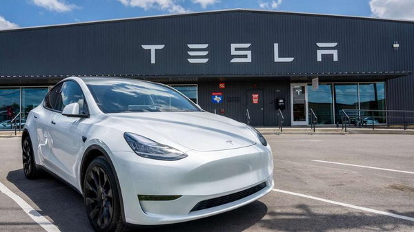 Tesla відкличе понад 125 тисяч електромобілів
