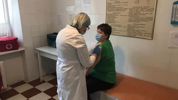 В Украине начали применять вакцину Pfizer