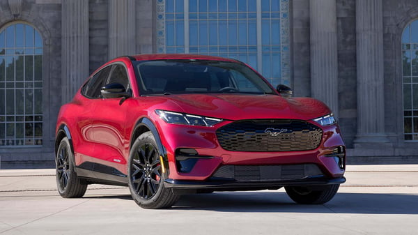 Ford відкликає майже 200 тисяч електрокарів через ризик блокування две...