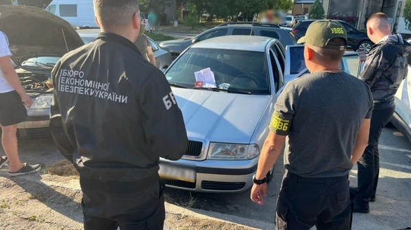 Викрито масштабну схему контрабанди авто під виглядом допомоги ЗСУ