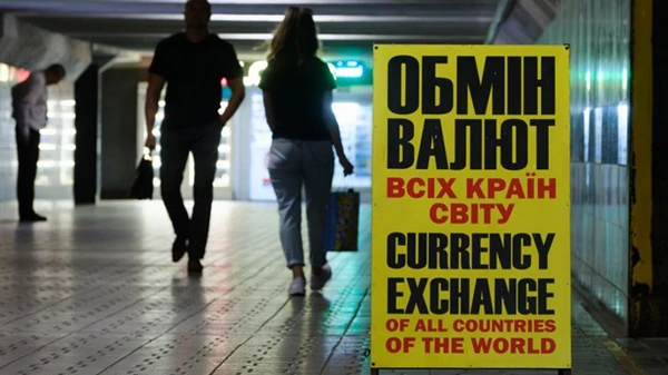 Долар і євро почали дешевшати в обмінних пунктах