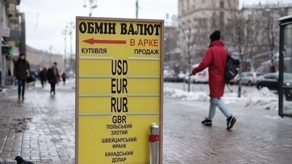 Курси долара і євро знижуються в обмінних пунктах