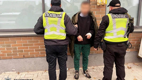 Під Києвом чоловік із ножем напав на 16-річну дівчину