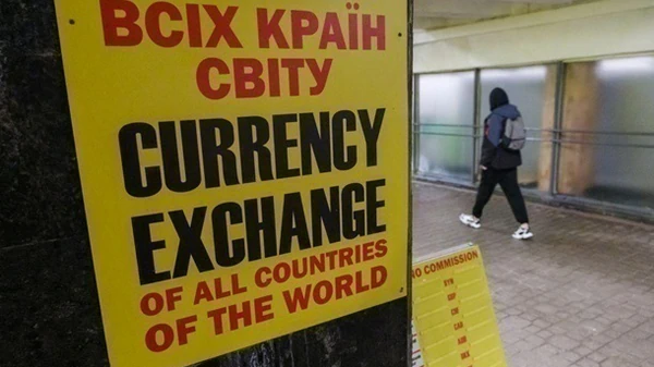 В обмінниках триває зростання долара і євро