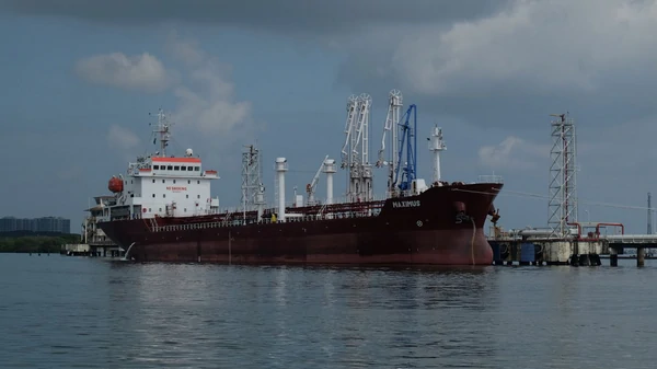 Поставки нафти з РФ в Індію впали до найнижчого рівня за три роки - ЗМ...