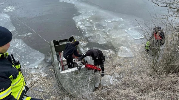 В Україні за добу четверо людей провалились під лід і загинули