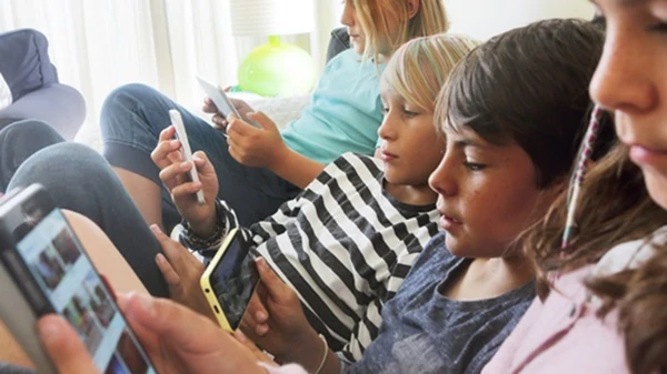 У Польщі планують заборонити соцмережі для дітей