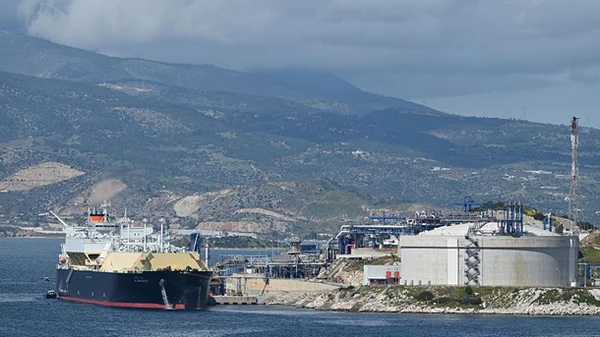 Україна домовляється з Грецією про постачання дизеля та газу