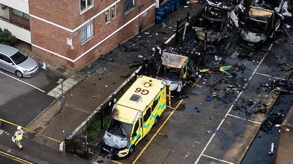 В Лондоні підпалили чотири швидкі єврейської організації